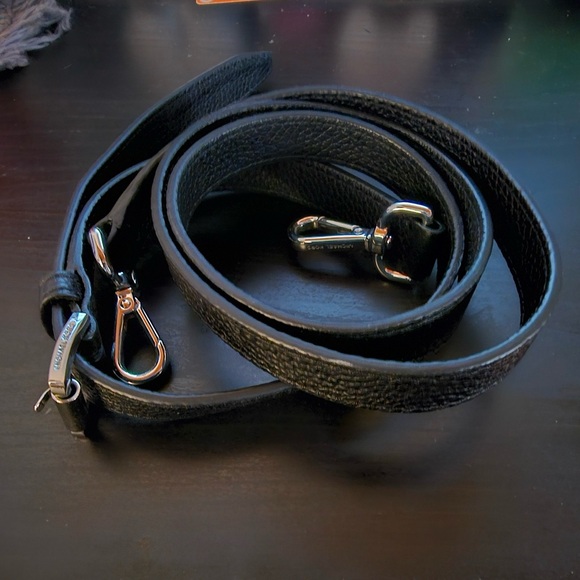Michael Kor’s Handbag - Picture 6 of 10